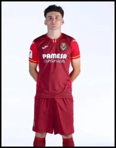 Fabio Blanco in Cultural y Deportiva Leonesa red jersey