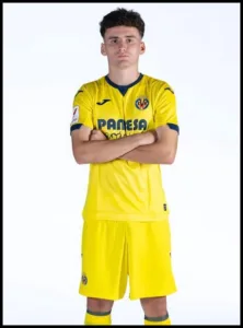 Fabio Blanco in Cultural y Deportiva Leonesa yellow jersey