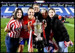 Cinta Rodríguez with her family