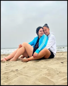 Cinta with her girlfriend Nerea Illesca