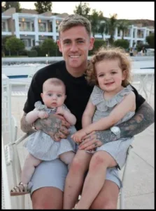 Sammie Szmodics with his Daughters
