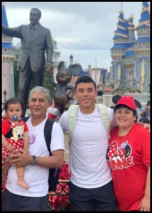 Pablo Jara with his parents