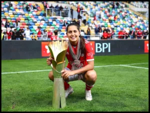 Kika Nazareth with a trophy