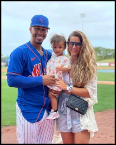 Francisco Lindor with his wife Katia Reguero Lindor and child